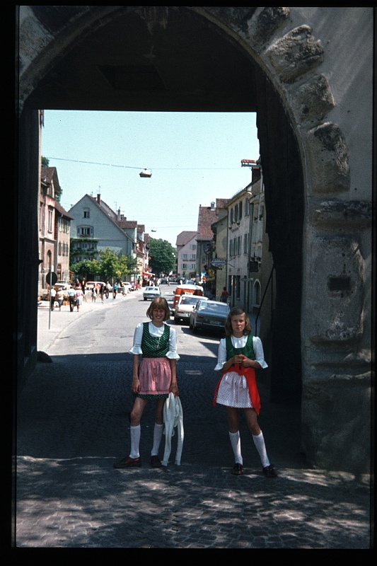 07.Meersburg jul 1974 Brigitte,Marion.JPG